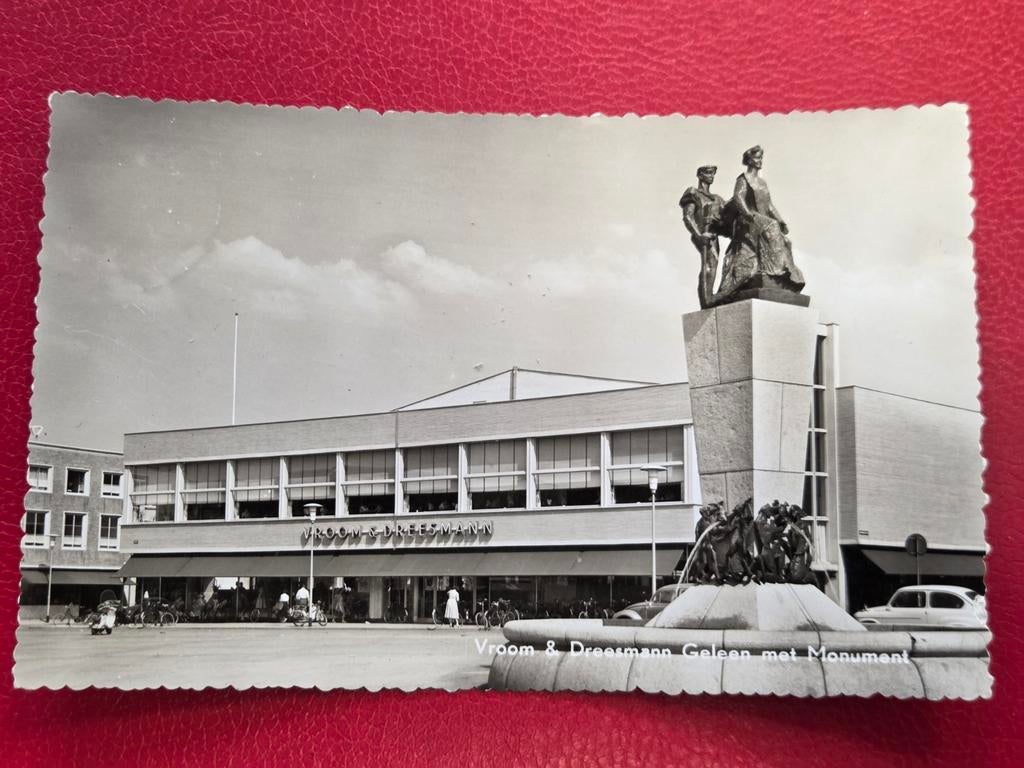 Geleen Vroom & Dreesman met Monument, Ophalen of Verzenden