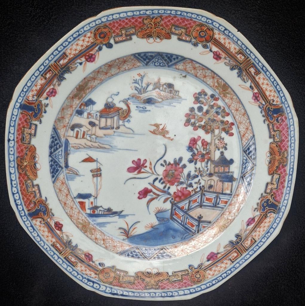 Octagonal Antique porcelain Chinese plate ca. 1750 Qianlong, Antiek en Kunst, Antiek | Porselein, Ophalen of Verzenden