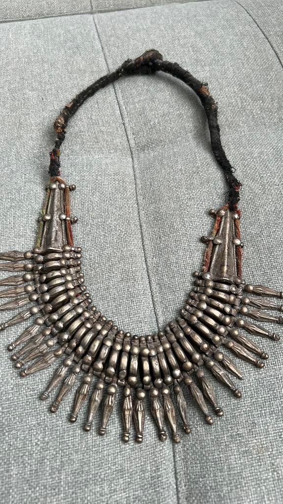 Antieke etnografische Rana Tharu Kanthshiri ketting Nepal, Ophalen of Verzenden