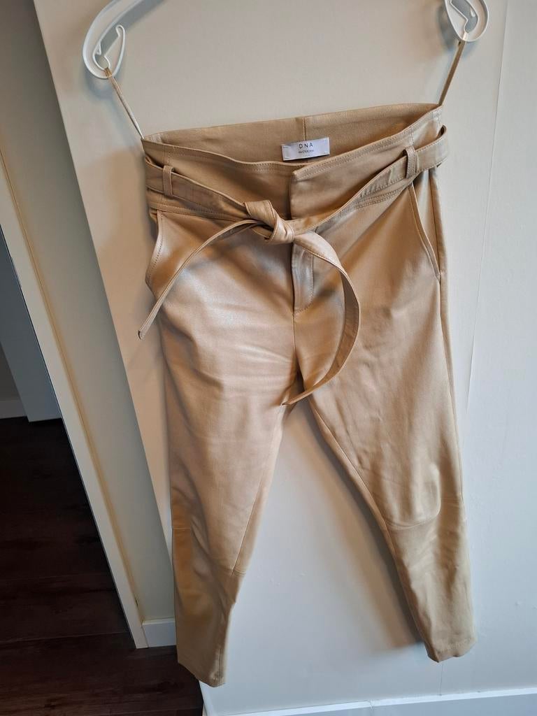 DNA leren broekje, Beige, Ophalen of Verzenden, Zo goed als nieuw, Maat 36 (S)