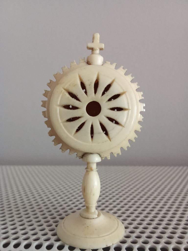 Relikwie houder in been., Ophalen of Verzenden, Gebruikt, Overige typen, Christendom | Katholiek