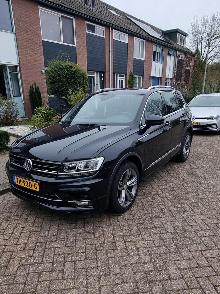 VW Tiguan 1.4 tsi 4motion dsg R-line  comfortline Business., Automaat, Zwart, Particulier, Te koop