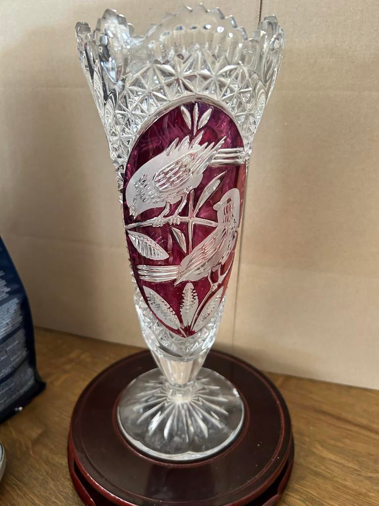 Kristallen vaas met rood overlay  door Hofbauer Byrdes, Antiek en Kunst, Ophalen of Verzenden