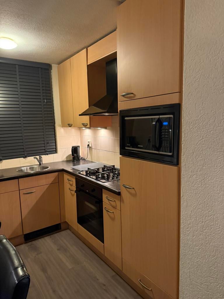 Nette hoekkeuken in houtkleur inclusief inbouwapparatuur, Ophalen, Gebruikt, Kunststof, Hoekkeuken