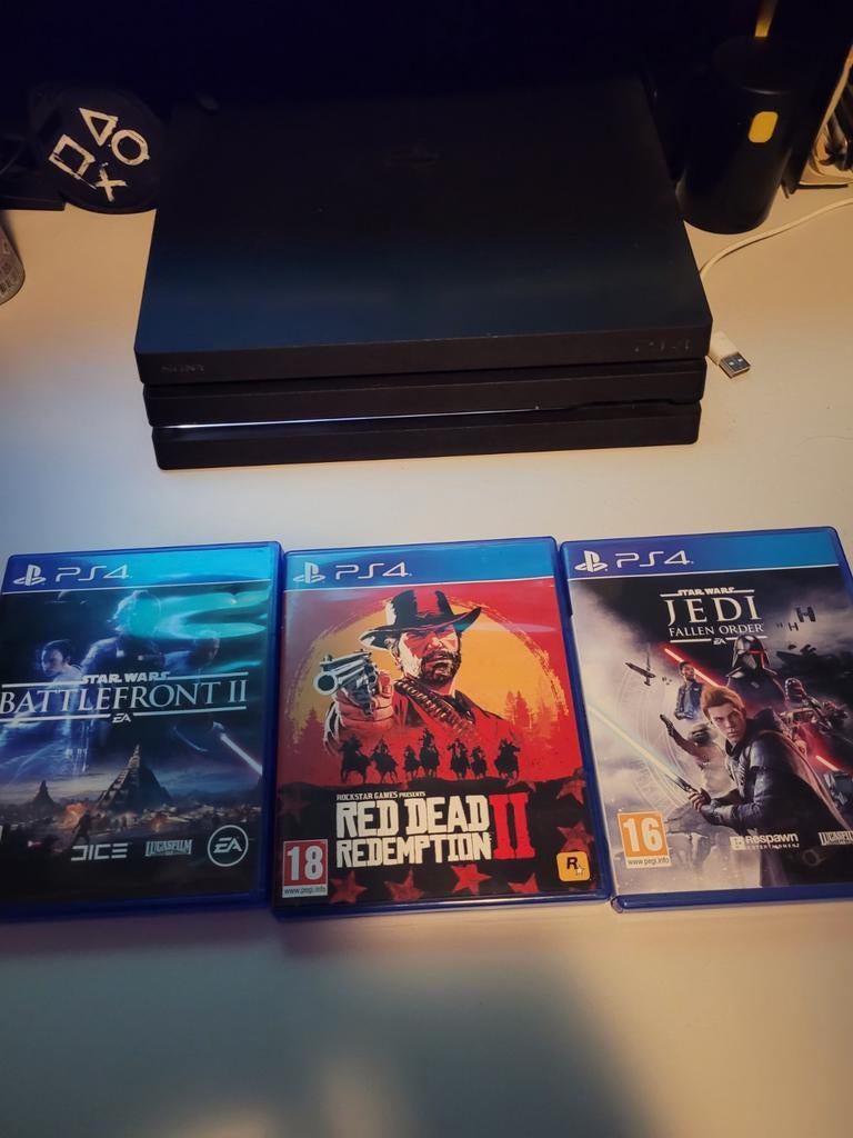 PlayStation 4 Pro met 3 games, Spelcomputers en Games, Spelcomputers | Sony PlayStation 4, Met games, Ophalen of Verzenden, Zo goed als nieuw