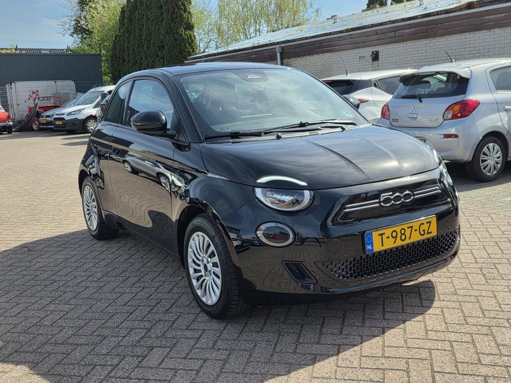 Fiat 500 Urban 42 kWh apple carplay/andriod (bj 2023), Automaat, 4 stoelen, Zwart, Origineel Nederlands