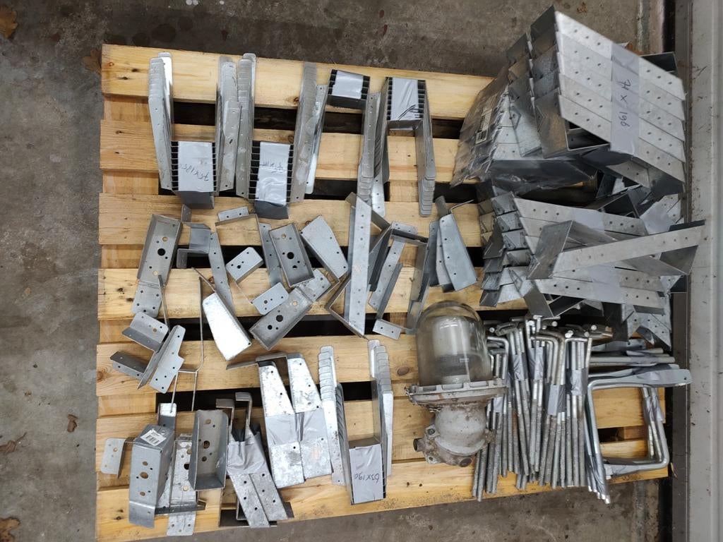 Diverse ijzerwaren en bevestigingsmaterialen, Ophalen, Gebruikt, 100 tot 250 mm, Overige typen