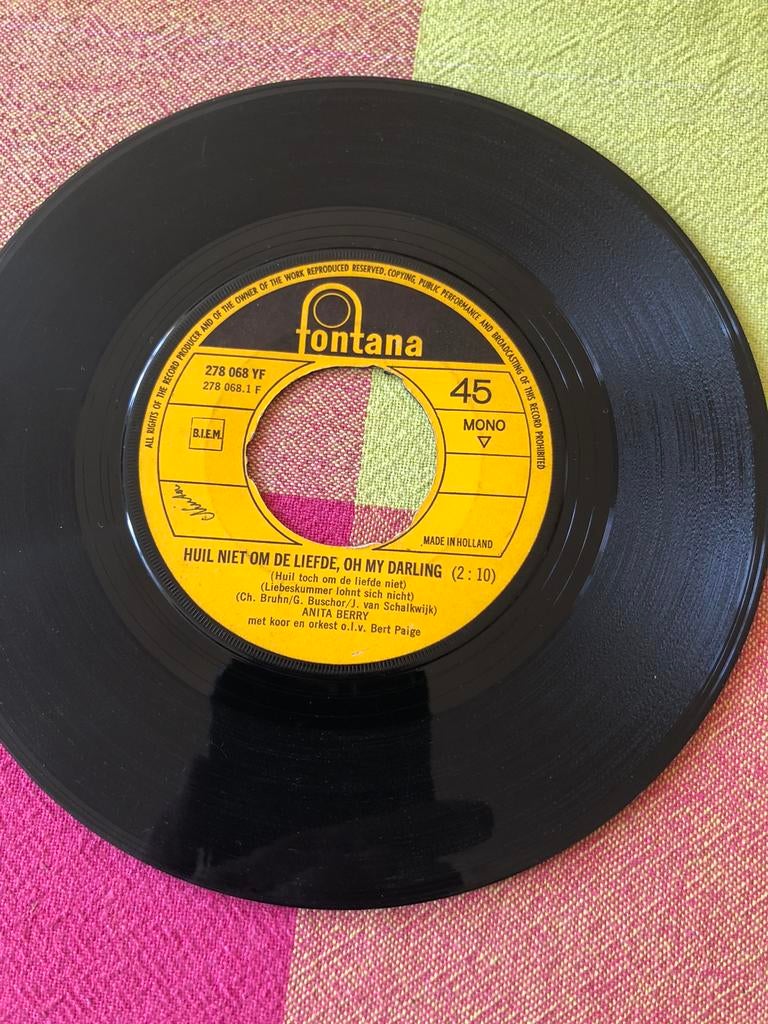 Anita Berry , huil niet om de liefde , vinyl single, Cd's en Dvd's, Vinyl | Nederlandstalig, Ophalen of Verzenden, Gebruikt, Overige formaten