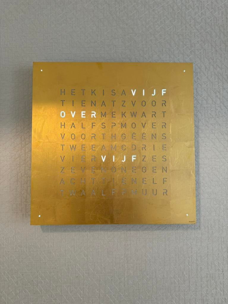 Nieuw Qlocktwo Gold Woordklok Design Klok 45 x 45, Digitaal, Nieuw, Ophalen of Verzenden, Qlocktwo