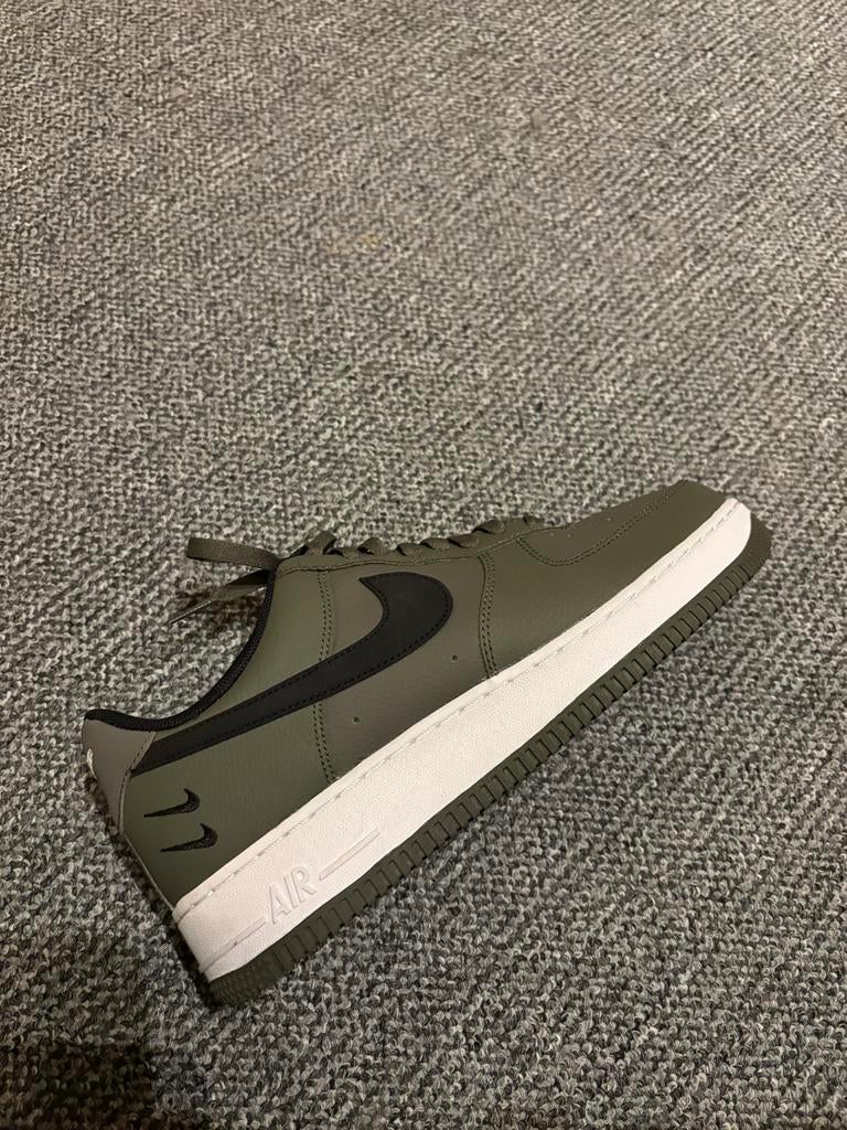 Nike Air Force 1 Low Olive Black - Nieuw!, Overige kleuren, Nieuw, Ophalen of Verzenden, Sneakers of Gympen