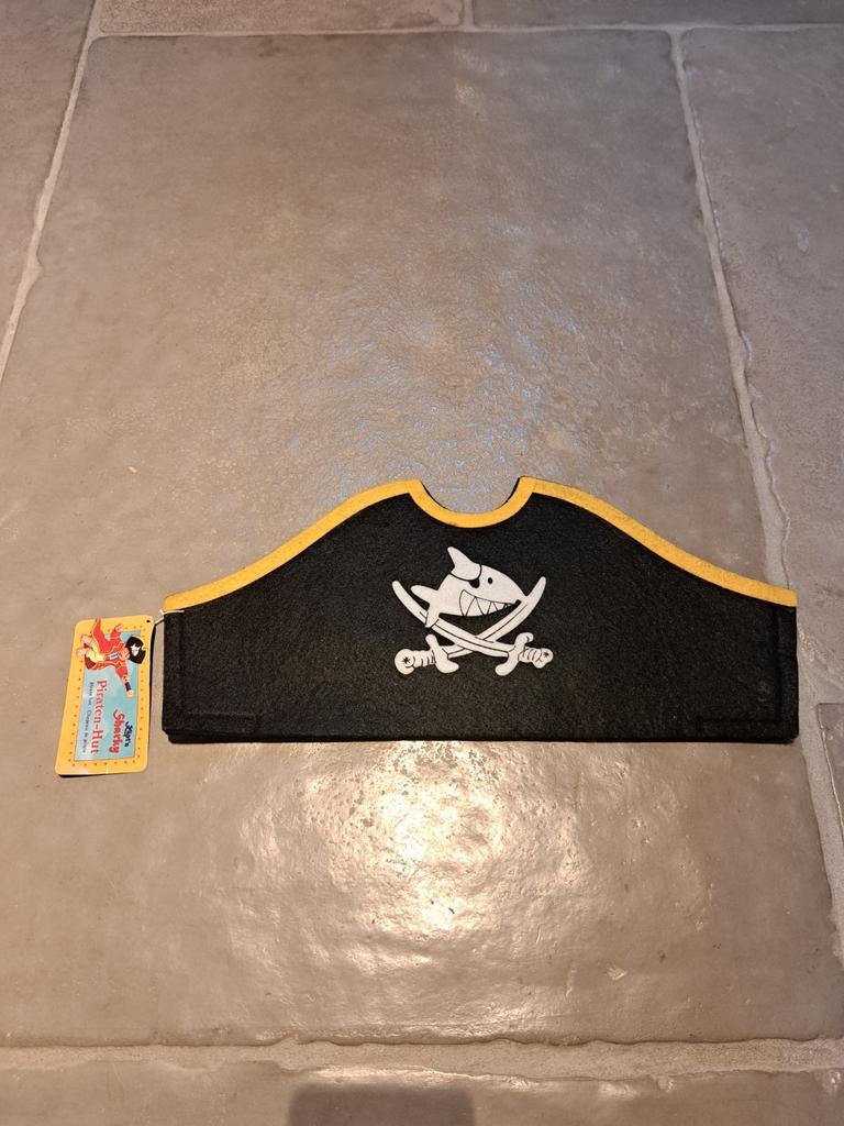 Carnavals Hoofddeksel - Piraat, Ophalen of Verzenden, Zo goed als nieuw, 104 of kleiner, Jongen of Meisje