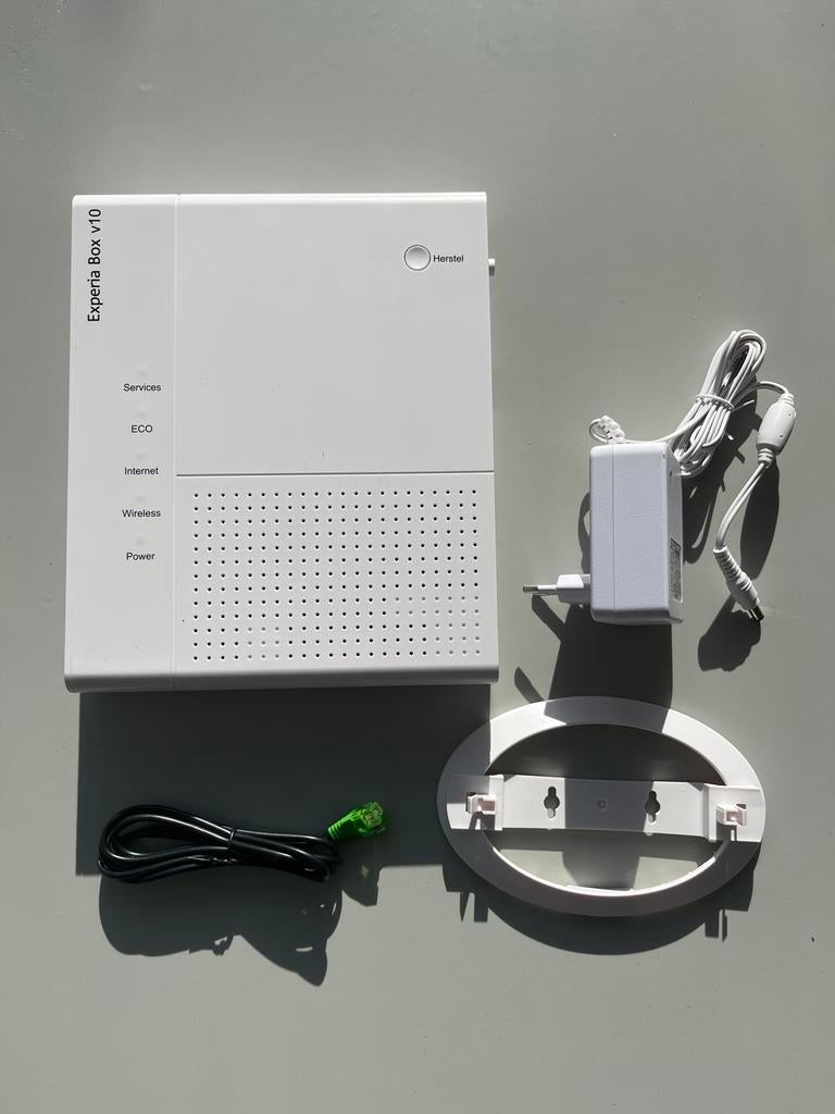 Experia Box V10 - Router met Modem, Computers en Software, Routers en Modems, Ophalen of Verzenden, Gebruikt, Router met modem