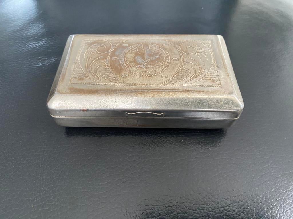Oude tabaksdoosje verzilverd., Verzamelen, Rookartikelen, Aanstekers en Luciferdoosjes, Verzenden, Gebruikt, Tabaksdoos of Verpakking