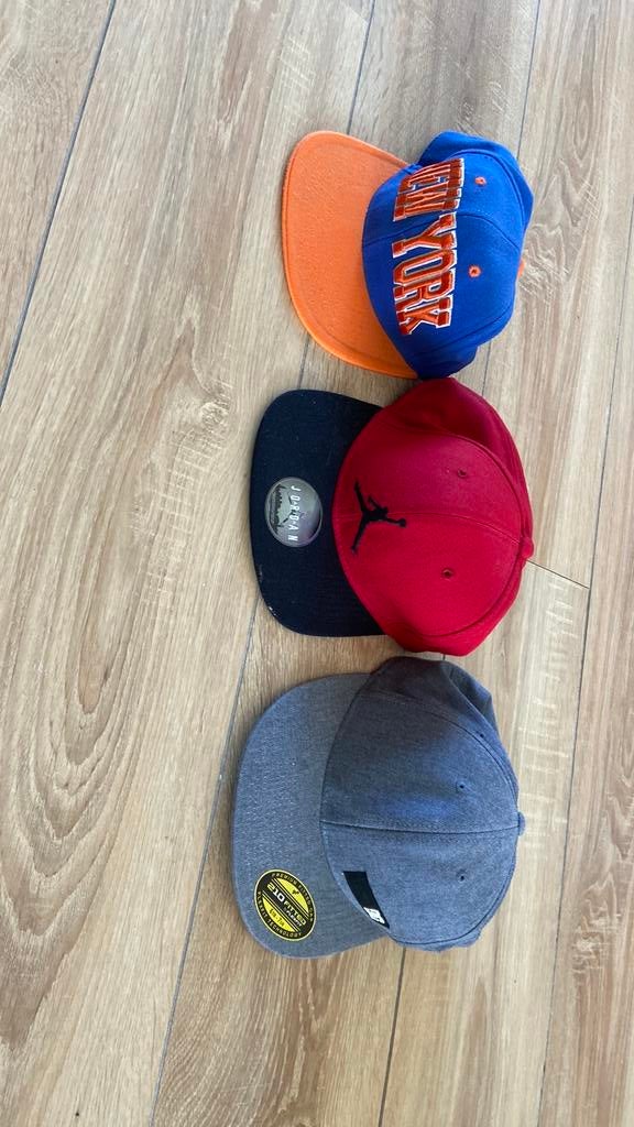 Flat brim snapbacks (pet) NY-knicks, AirJordan en DC, Ophalen of Verzenden, Zo goed als nieuw