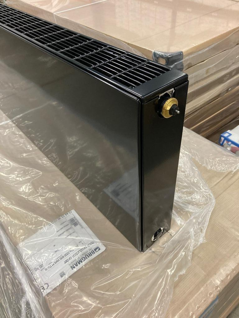 Henrad Everest Plan 8 vlak 400 x 2000 type 22 ZWART 9005, 30 tot 80 cm, Radiator, Nieuw, 150 cm of meer