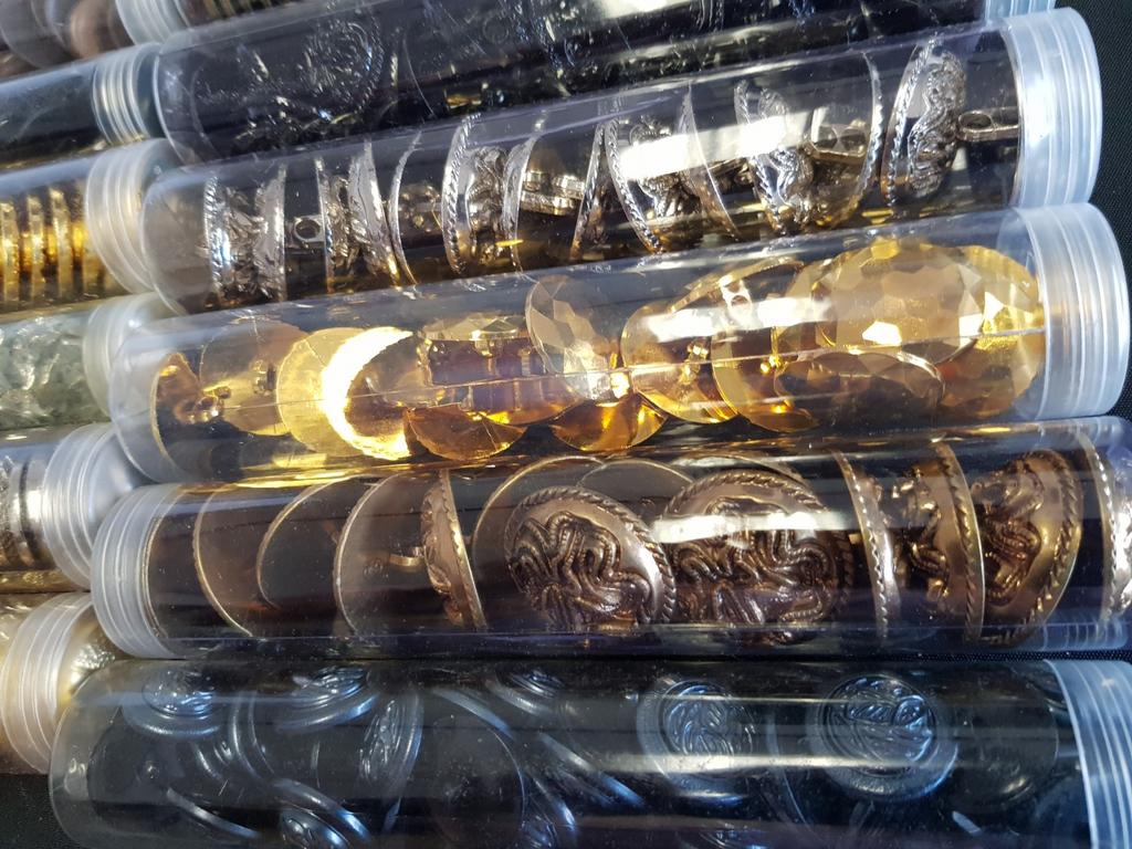 Giga partij knopen in nieuwe kokers, Ophalen, Nieuw, Knoop of Knopen