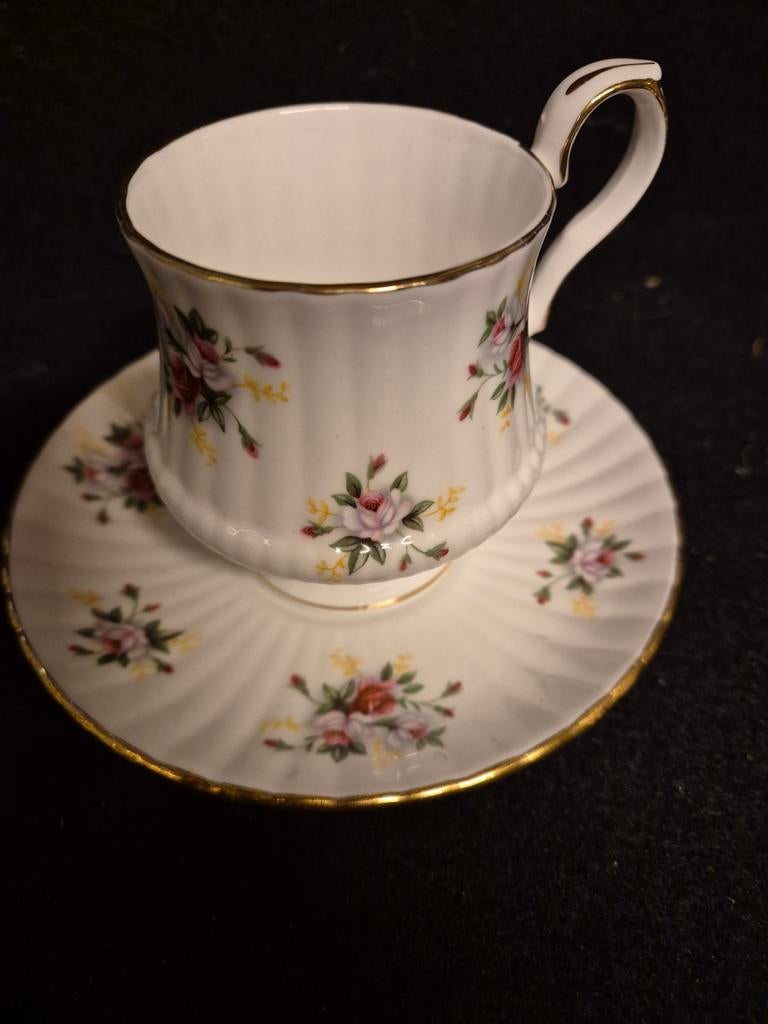 Royal Windsor fine bone china england, Verzamelen, Porselein, Kristal en Bestek, Ophalen of Verzenden, Zo goed als nieuw, Porselein