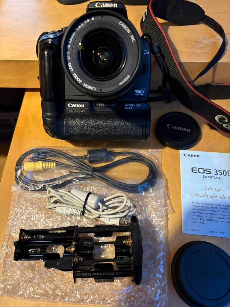 Canon EOS 350 D met battery grip en extra accu, Ophalen of Verzenden, Zo goed als nieuw, Canon, Geen optische zoom