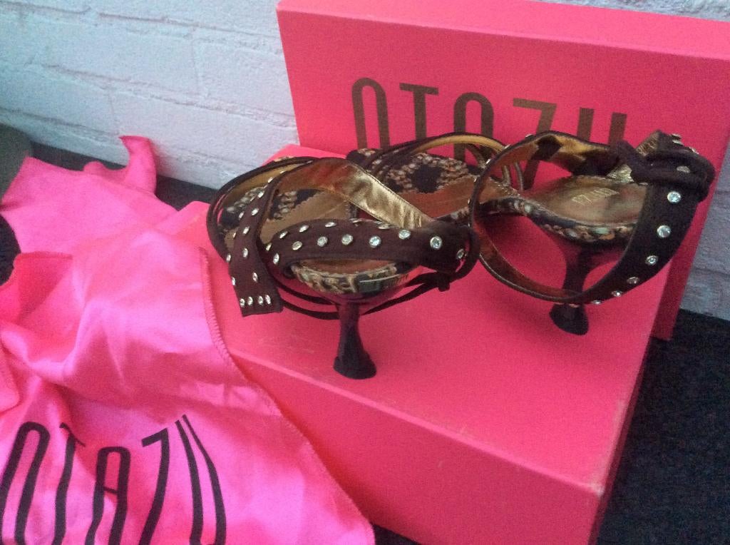 Otazu pumps maat 38, Kleding | Dames, Schoenen, Ophalen of Verzenden, Zo goed als nieuw, Bruin