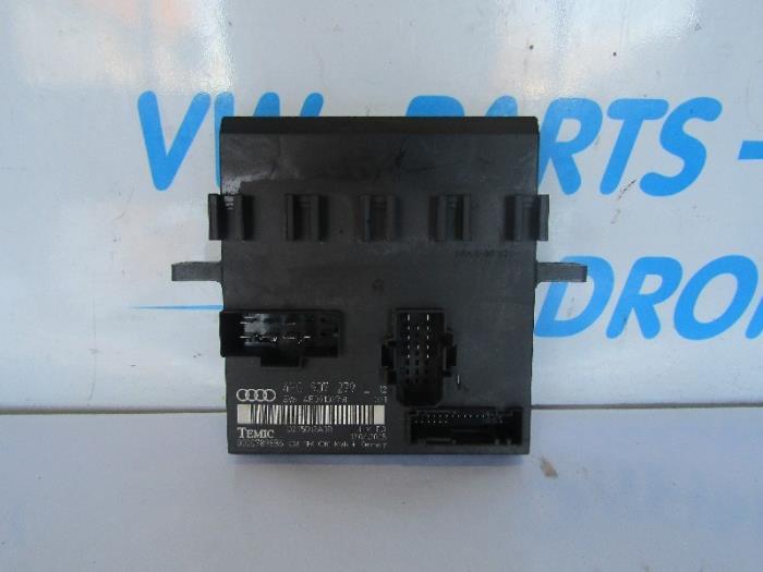 Computer Body Control van een Audi A8, Gebruikt, -, Verzenden, -