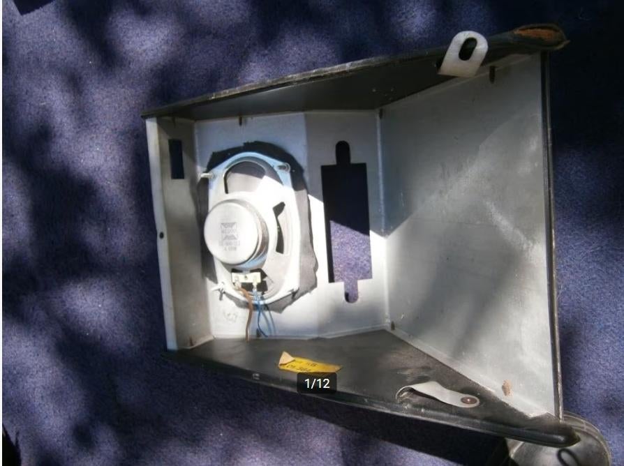 Zwarte radio console Renault 5 + ovale Westra 4 ohm Speaker, Auto diversen, Ophalen, Gebruikt