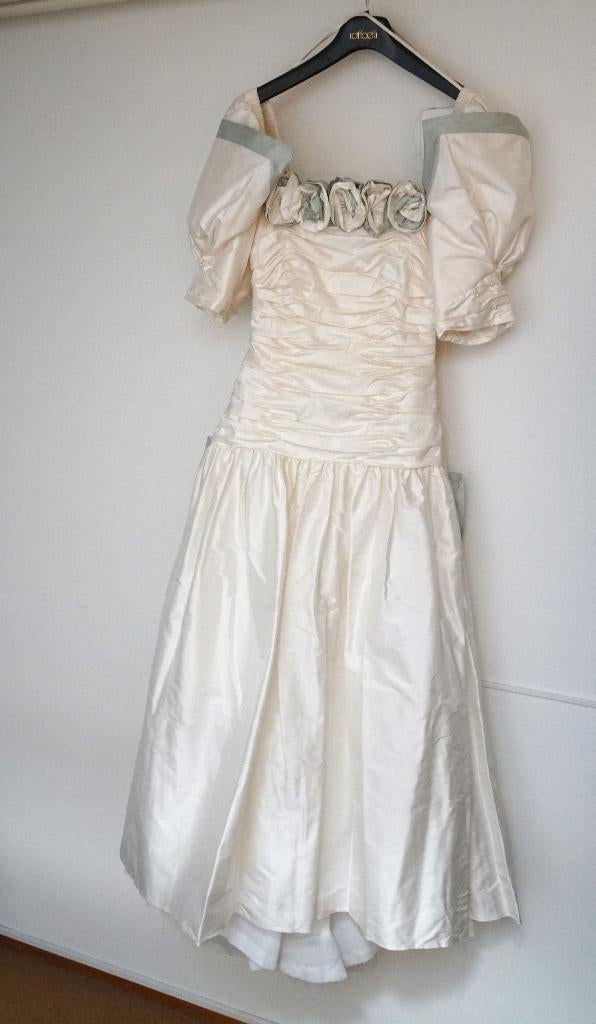 Trouwjurk linea raffaelli 100% zijde maat 38, Kleding | Dames, Trouwkleding en Trouwaccessoires, Ophalen of Verzenden, Zo goed als nieuw