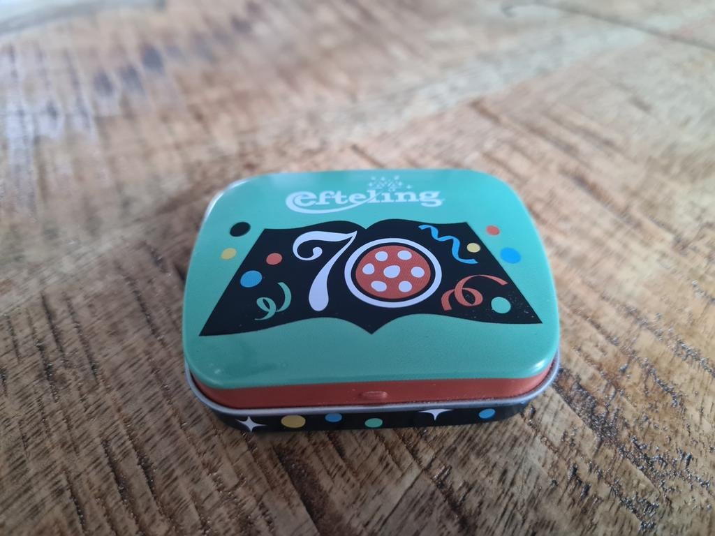 Efteling 70 jaar blikje, Verzamelen, Efteling, Ophalen of Verzenden, Zo goed als nieuw, Gebruiksvoorwerp