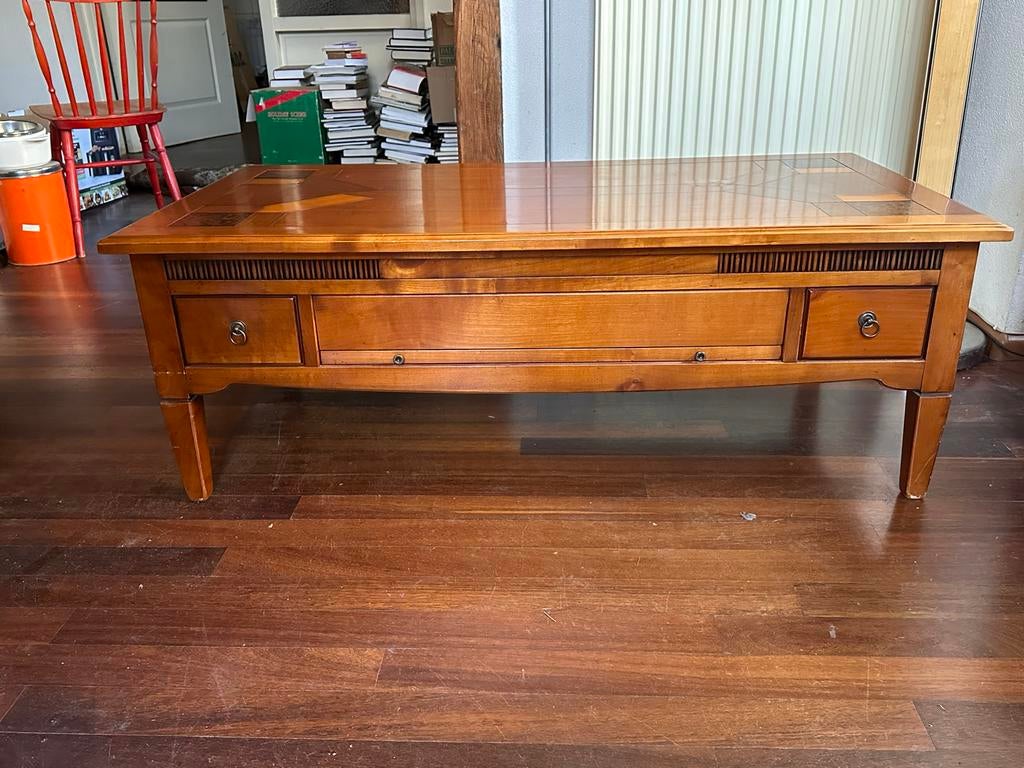 Prachtige salontafel met ingelegd wortelnoten hout, Huis en Inrichting, Tafels | Salontafels, Ophalen, Gebruikt, 100 tot 150 cm
