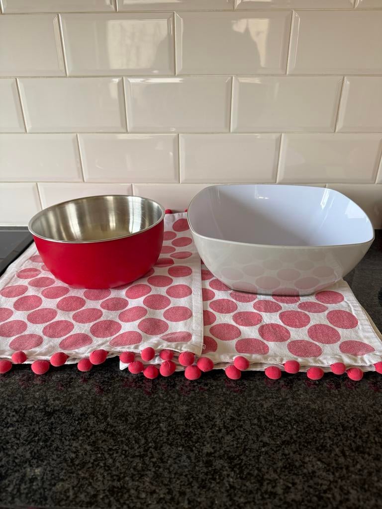 2 kommen en 4 hema placemats, weg is weg, Huis en Inrichting, Ophalen, Overige materialen, Schaal, Vierkant