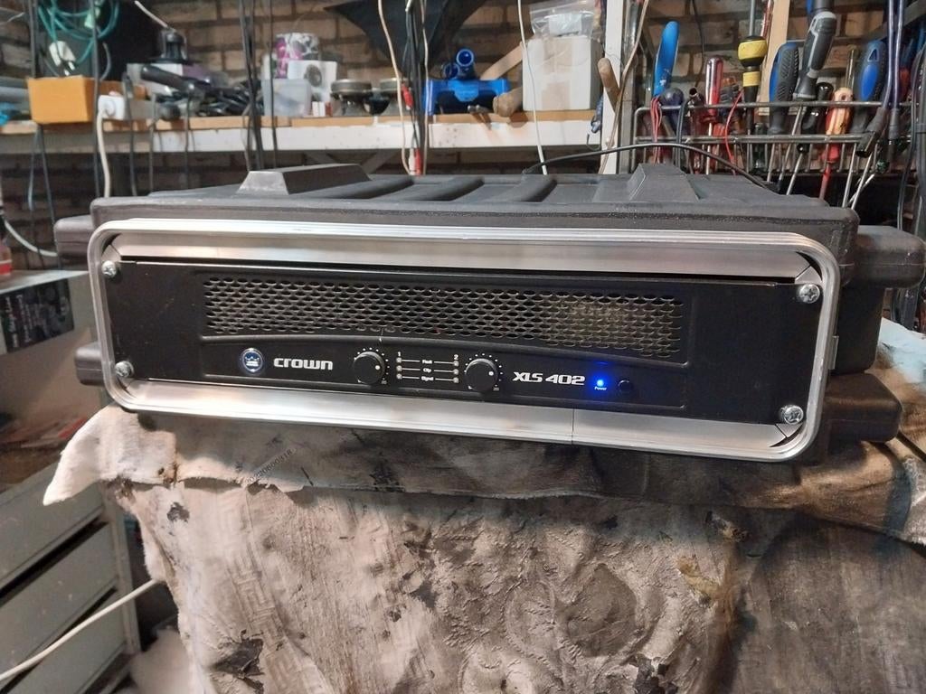 Crown .amp in flightcase .2x400. Nieuwstaat, Ophalen of Verzenden, Zo goed als nieuw