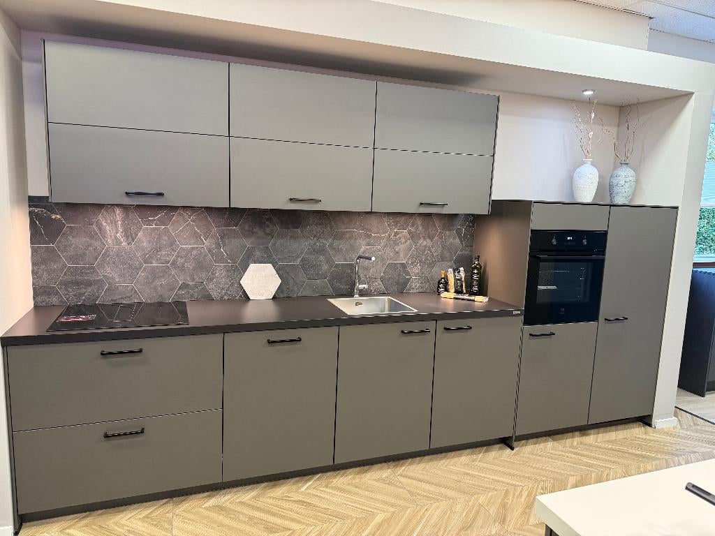 complete showroom keuken te koop, Ophalen, Enkelwandige keuken, Zo goed als nieuw, Overige kleuren