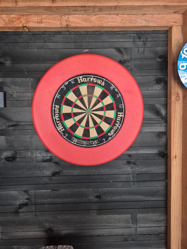Dart surround met dartbord, Ophalen, Zo goed als nieuw, Dartbord