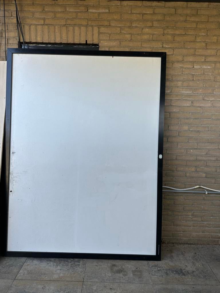 Projectiescherm met zwarte rand, Ophalen, Gebruikt