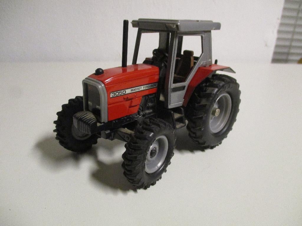 ERTL Massey Ferguson 3050, Hobby en Vrije tijd, Modelauto's | 1:32, Ophalen of Verzenden, Gebruikt, Tractor of Landbouw, ERTL