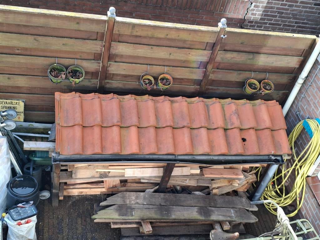 Hout hok met dakpannen, Ophalen, Gebruikt, Steen of Klei, 15 m² of meer