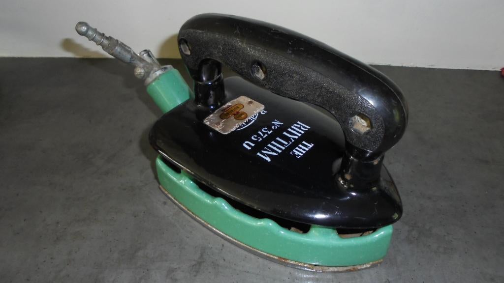 groen/zwart emaille gietijzer gas strijkijzer, Ophalen of Verzenden