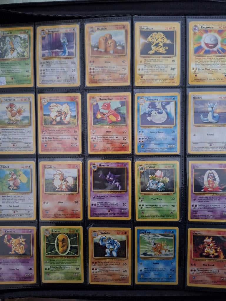 Complete non holo base set - pokemon, Ophalen of Verzenden, Zo goed als nieuw, Meerdere kaarten