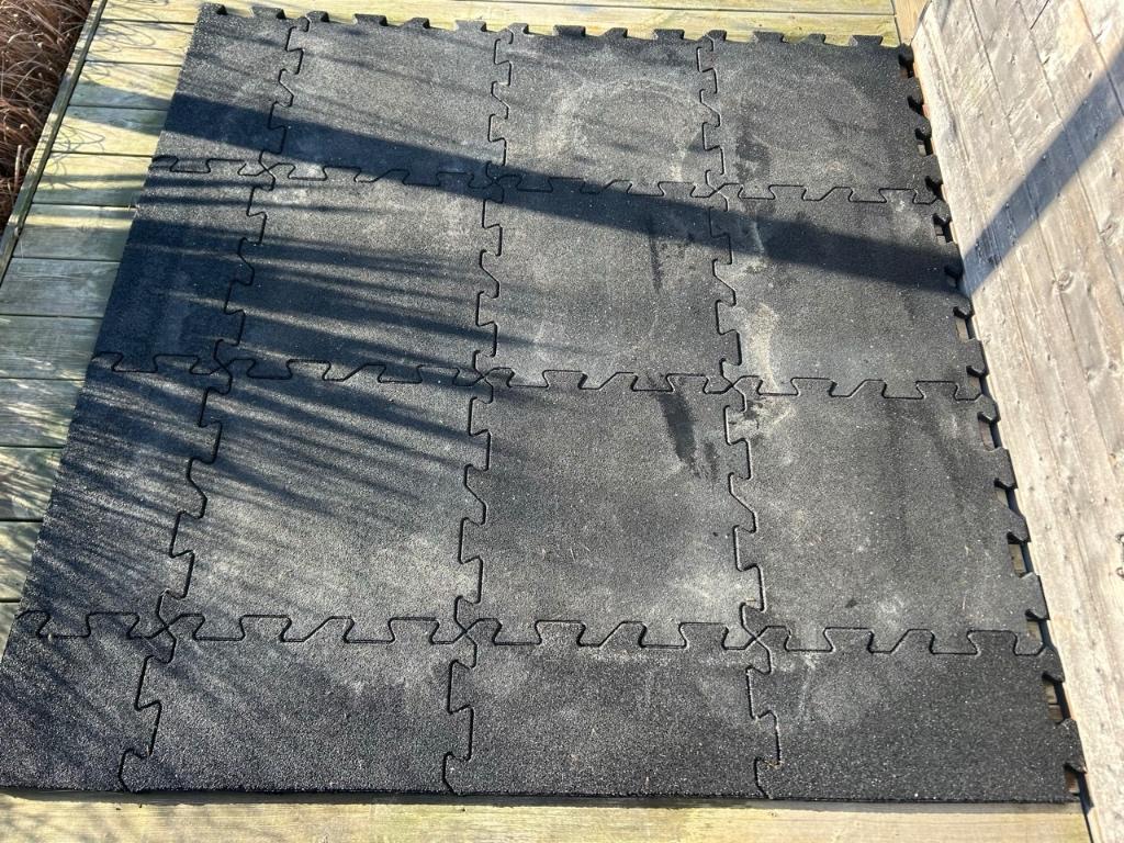 Rubberen tegels puzzel 175 x 175 cm totaal, 2,5 cm dik, Tuin en Terras, Tegels en Klinkers, Gebruikt, Terrastegels, Rubber, Minder dan 5 m²