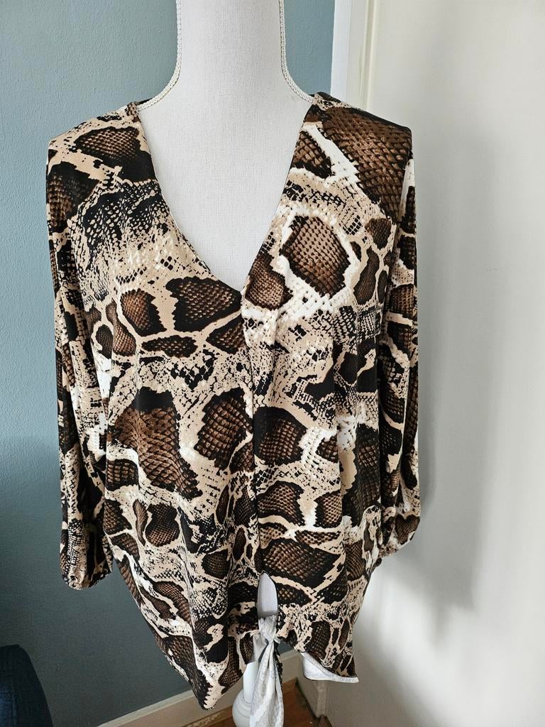 Trendy blouse met slangenprint en knoopdetail, XL, Bruin, Maat 46/48 (XL) of groter, Ophalen of Verzenden, Onbekend