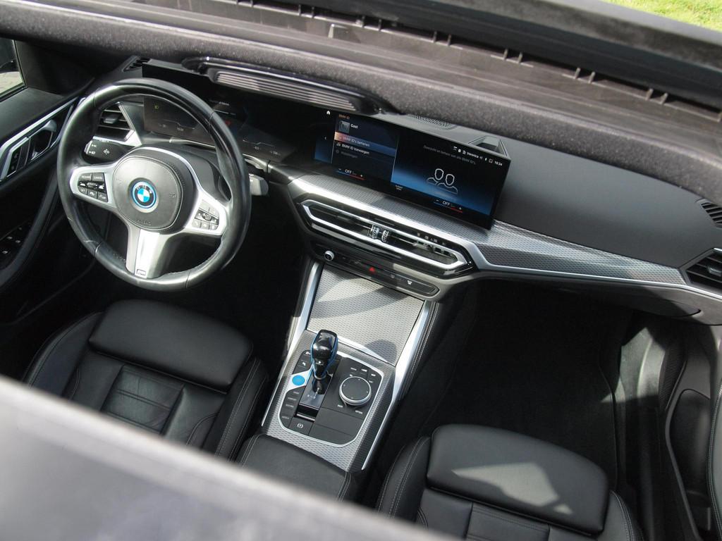 BMW i4 eDrive40 84 kWh | M-Pakket | Schuifdak | Camera | Dra, Achterwielaandrijving, 340 pk, 2025 kg, 750 kg