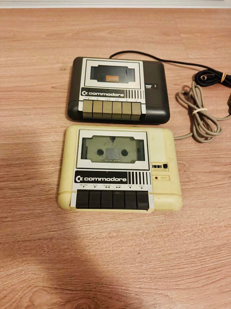 Commodore tape spelers (2 stuks) - Werking onbekend, 1 speler, Ophalen, Niet werkend, Vanaf 3 jaar
