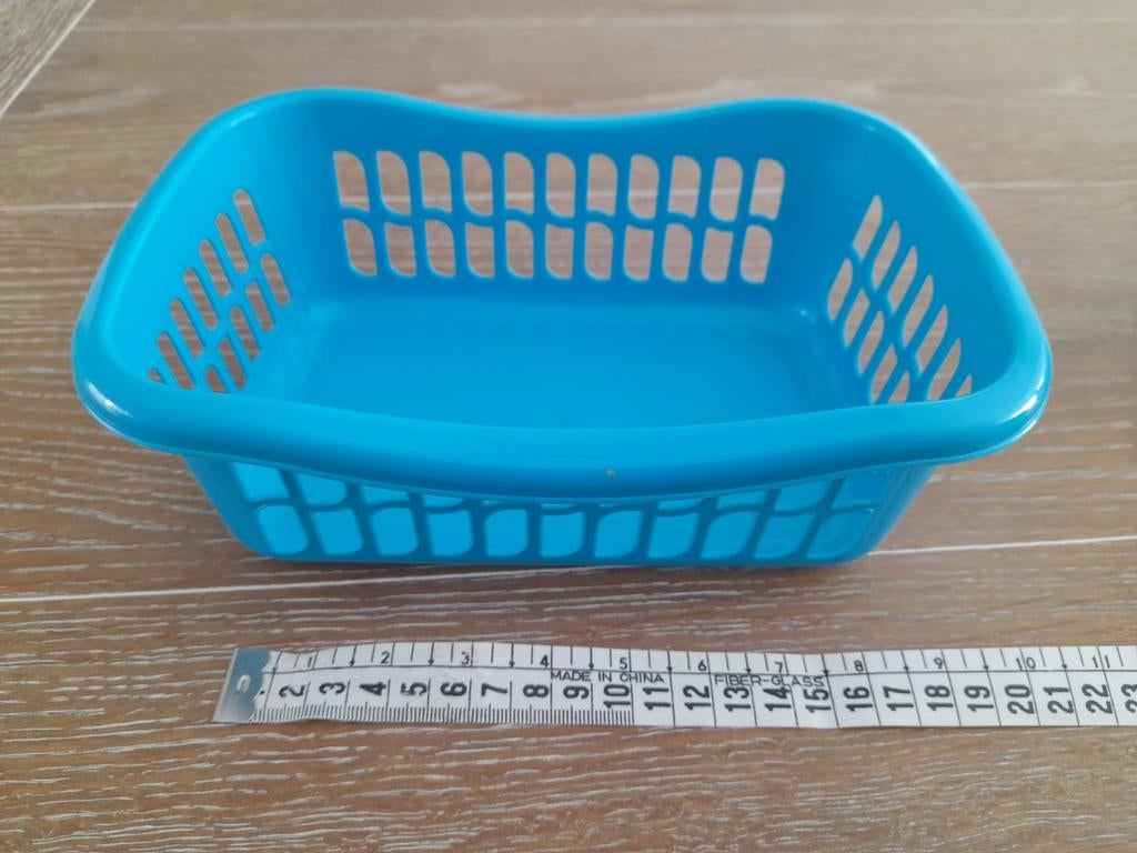 Bijna gratis degelijke plastic mandje turquoise, Kunststof, Mand, Ophalen of Verzenden, Zo goed als nieuw