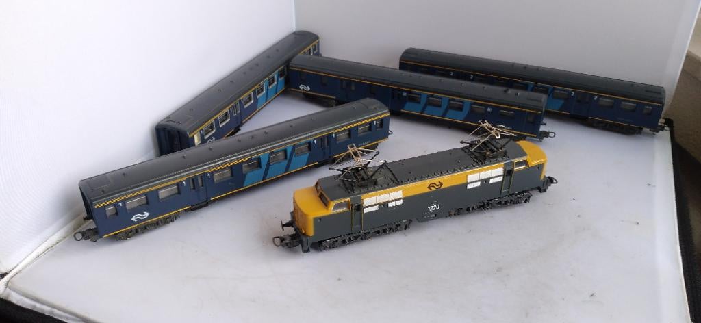.Modeltrein NS 1220 met 4 rijtuigen, Hobby en Vrije tijd, Gelijkstroom, Ophalen of Verzenden, NS, Lima