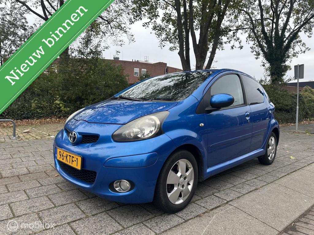 Toyota Aygo 1.0-12V Dynamic Blue, Voorwielaandrijving, Gebruikt, 68 pk, Origineel Nederlands