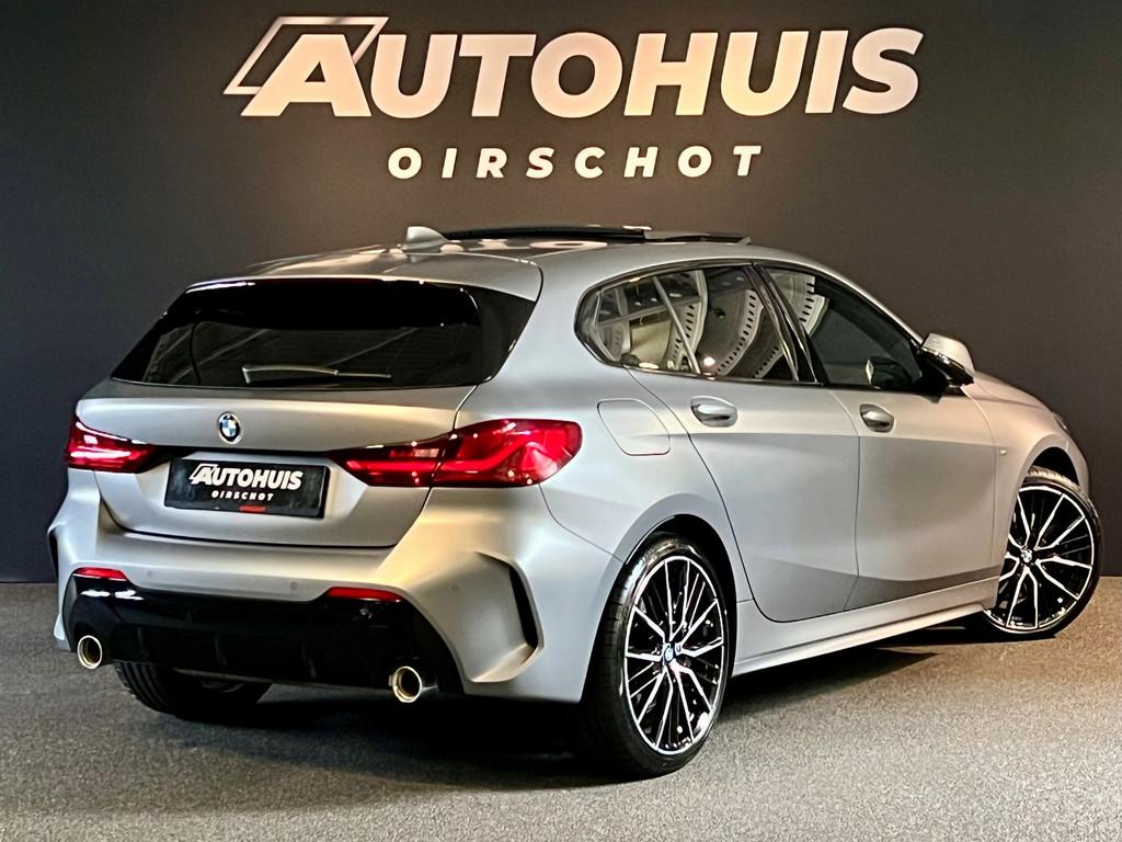 BMW 1-serie 120i High Executive Edition M Pano/ M stoelen/ F, 1998 cc, Gebruikt, Zwart, 4 cilinders