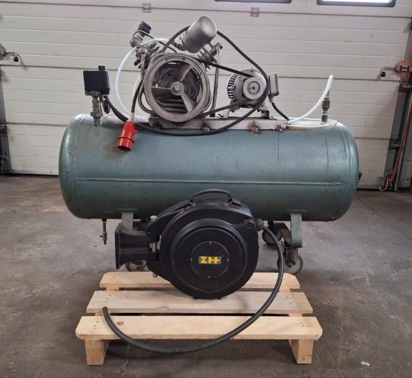 BERKO-WIJCHEN Industriële Zuigercompressor 250L Krachtstroom, Ophalen of Verzenden