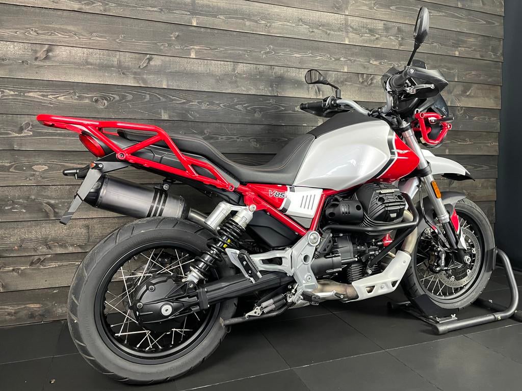 Moto Guzzi V85 TT EVOCATIVE ROSSO KALAHARI (bj 2019) - foto 2