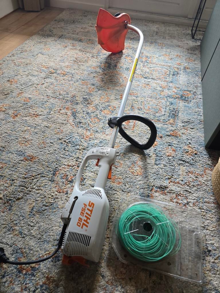 Stihl FSE 60 Elektrische Grastrimmer met extra draad, Ophalen, Stihl, Gebruikt, 30 tot 50 cm