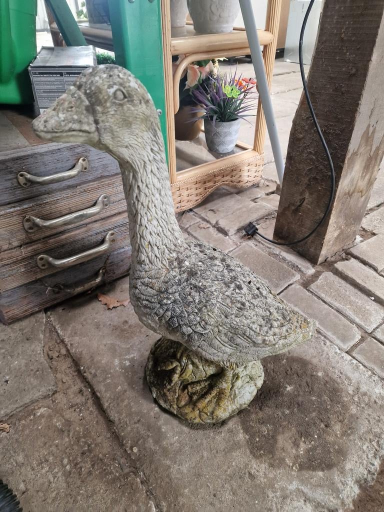 Groot betonnen beeld gans, Ophalen