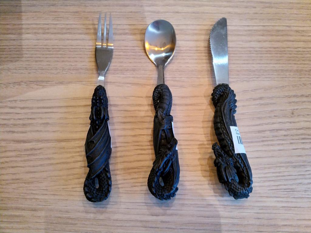 Bestek set met draken, nieuw, Ophalen of Verzenden, Nieuw, Overige materialen, Bestekset